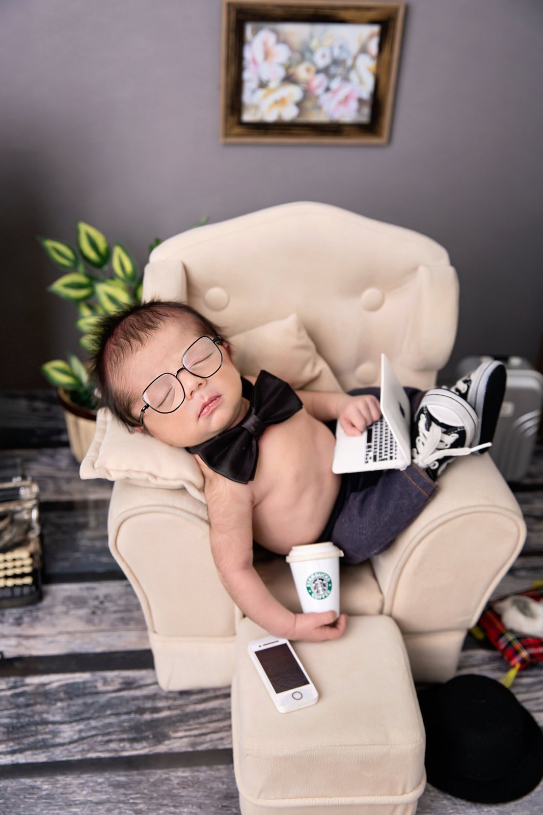 Cenário temático Escritório para ensaio newborn